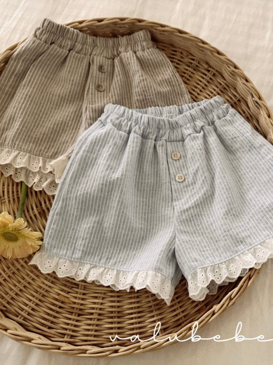 Classic lace half pants