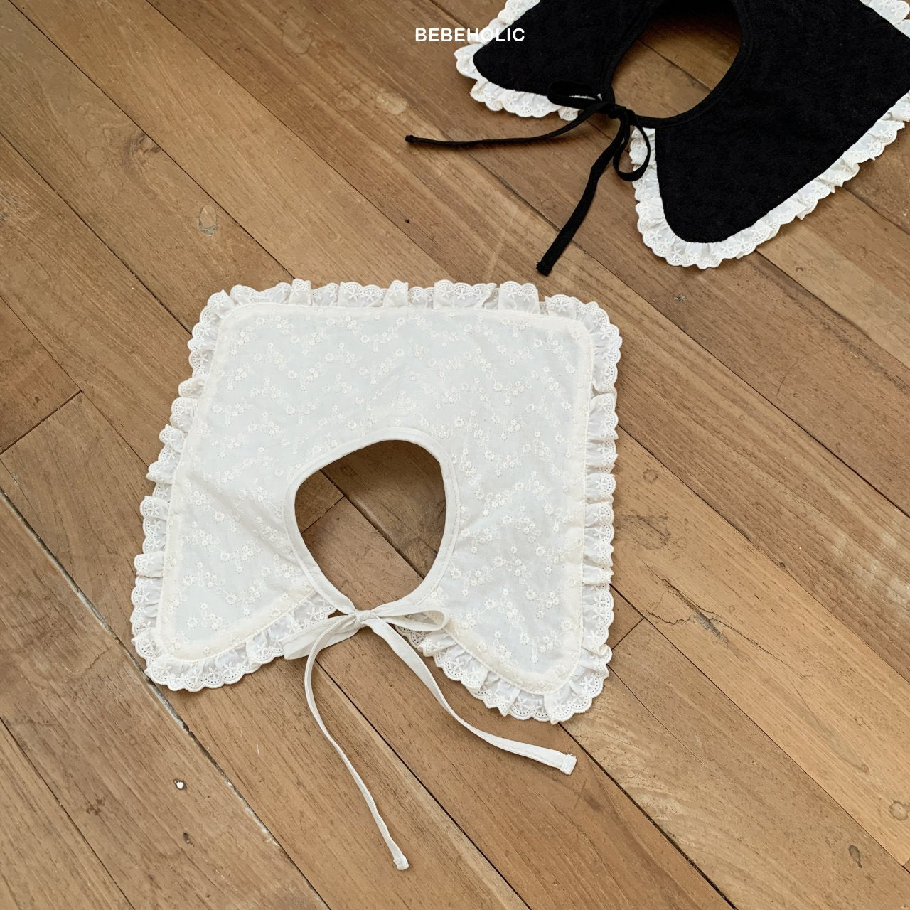 Kelly lace cape