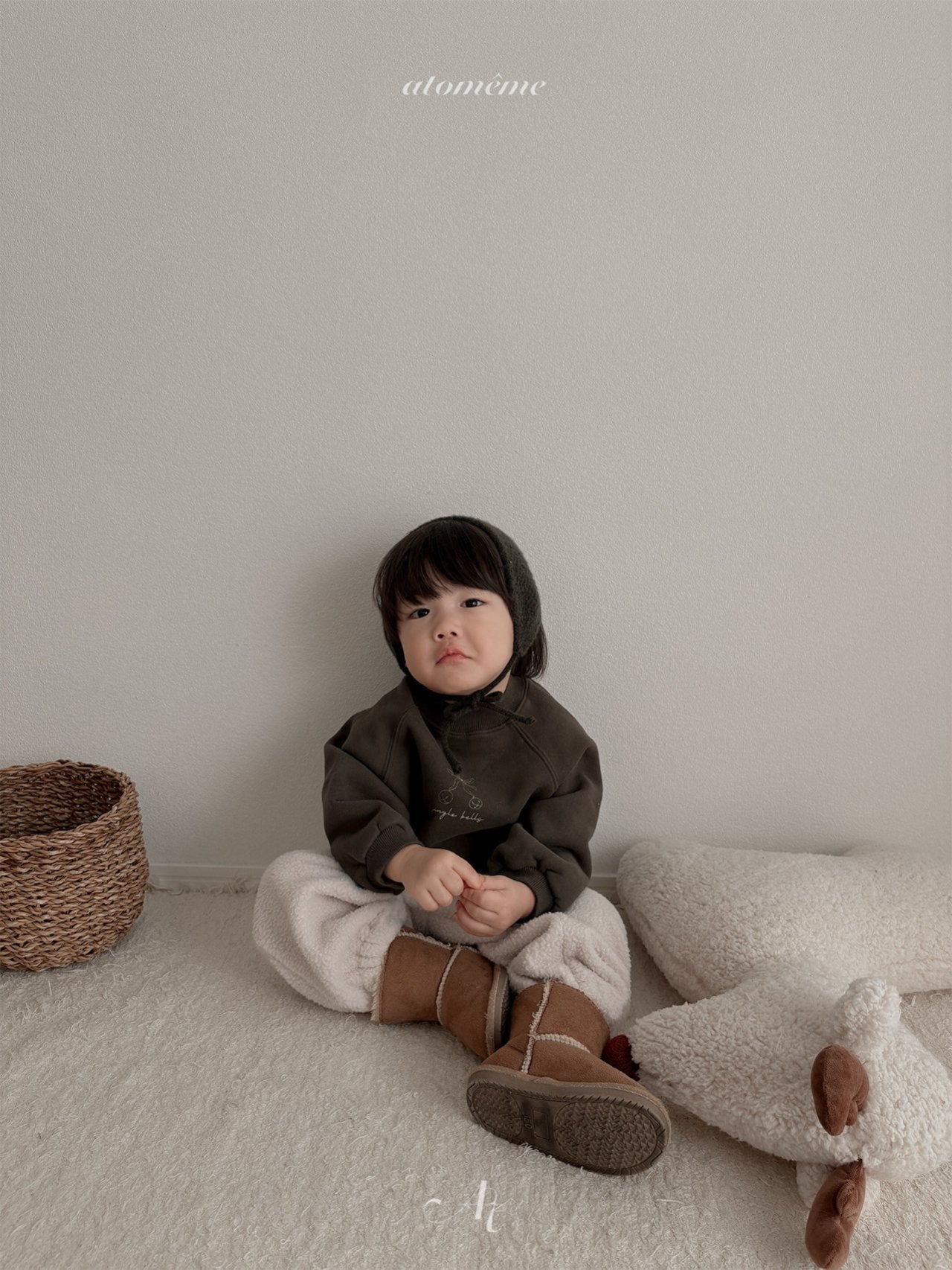 Ribbon bell sweatshirt