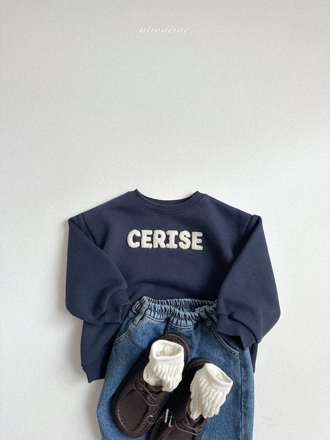 Half-slit denim pants