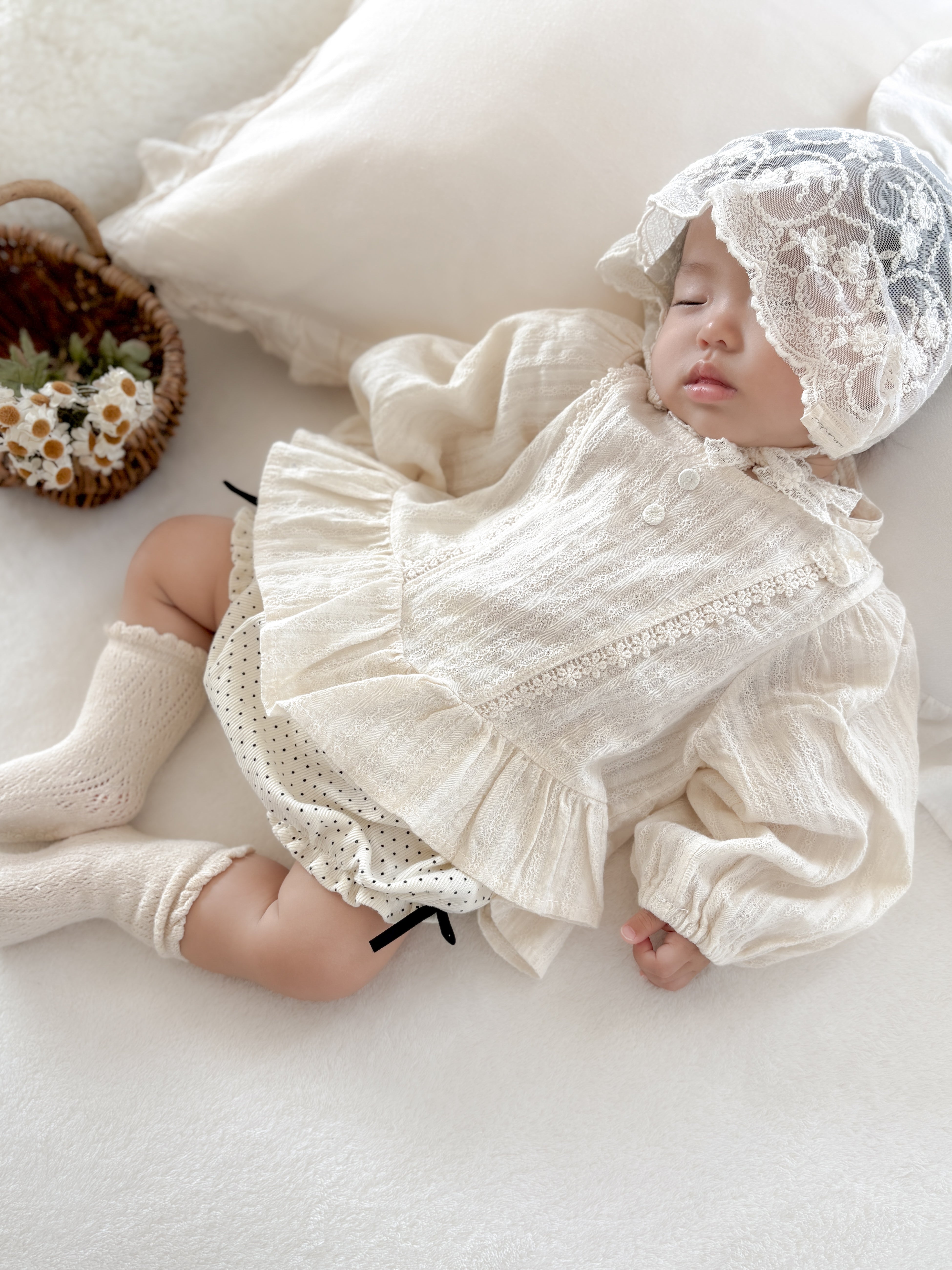 Lace frill peplum blouse