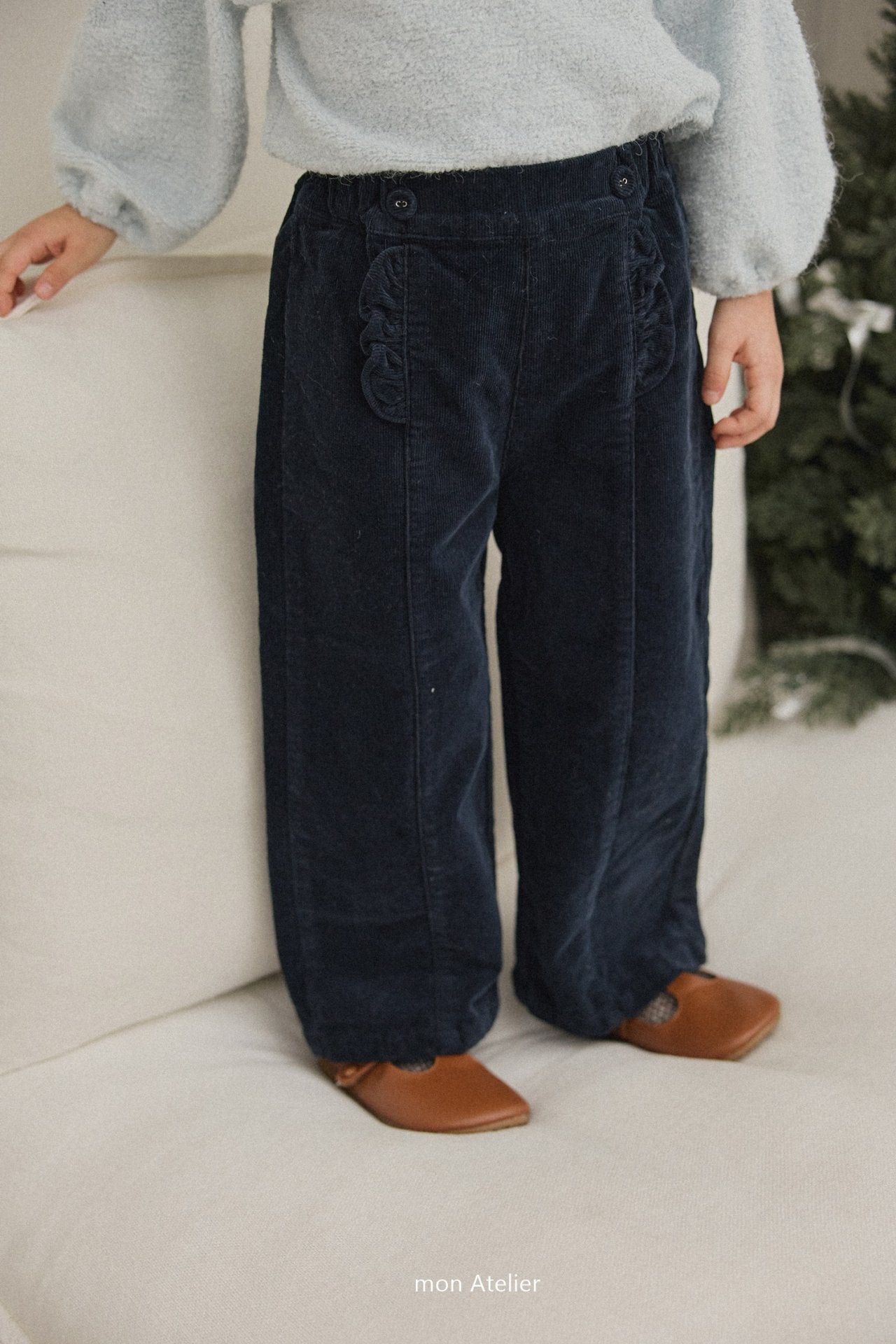 Frill corduroy pants