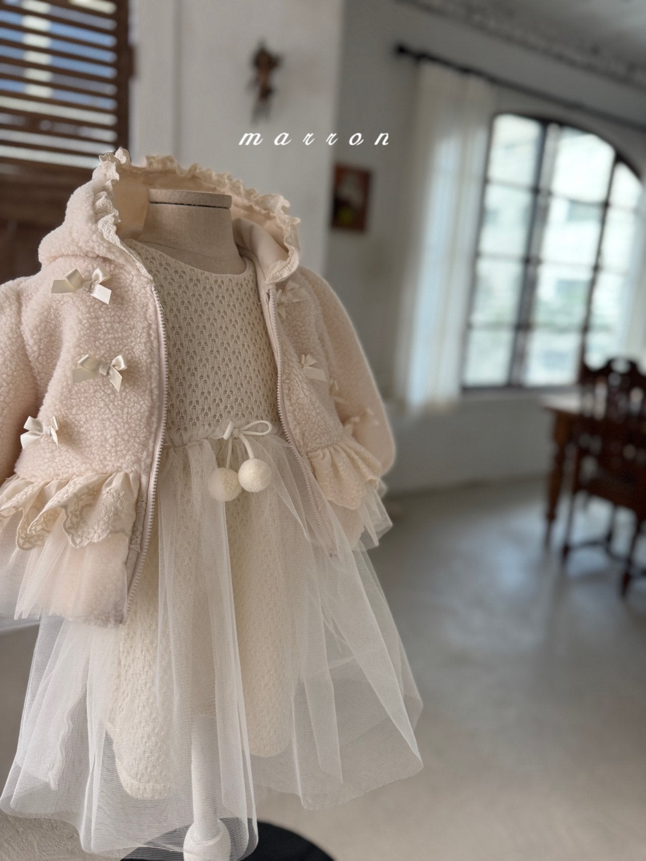 Ribbon hooded zip up