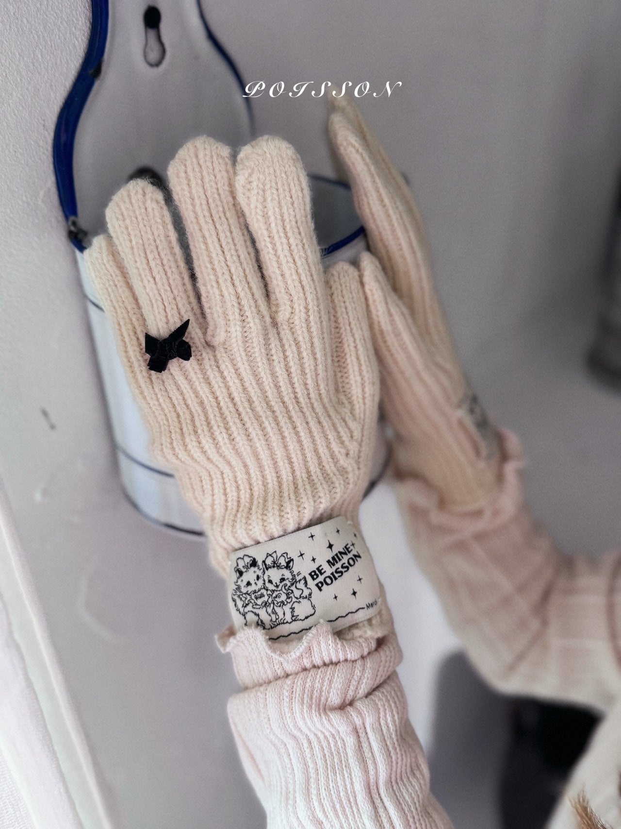 Ribbon winter gloves