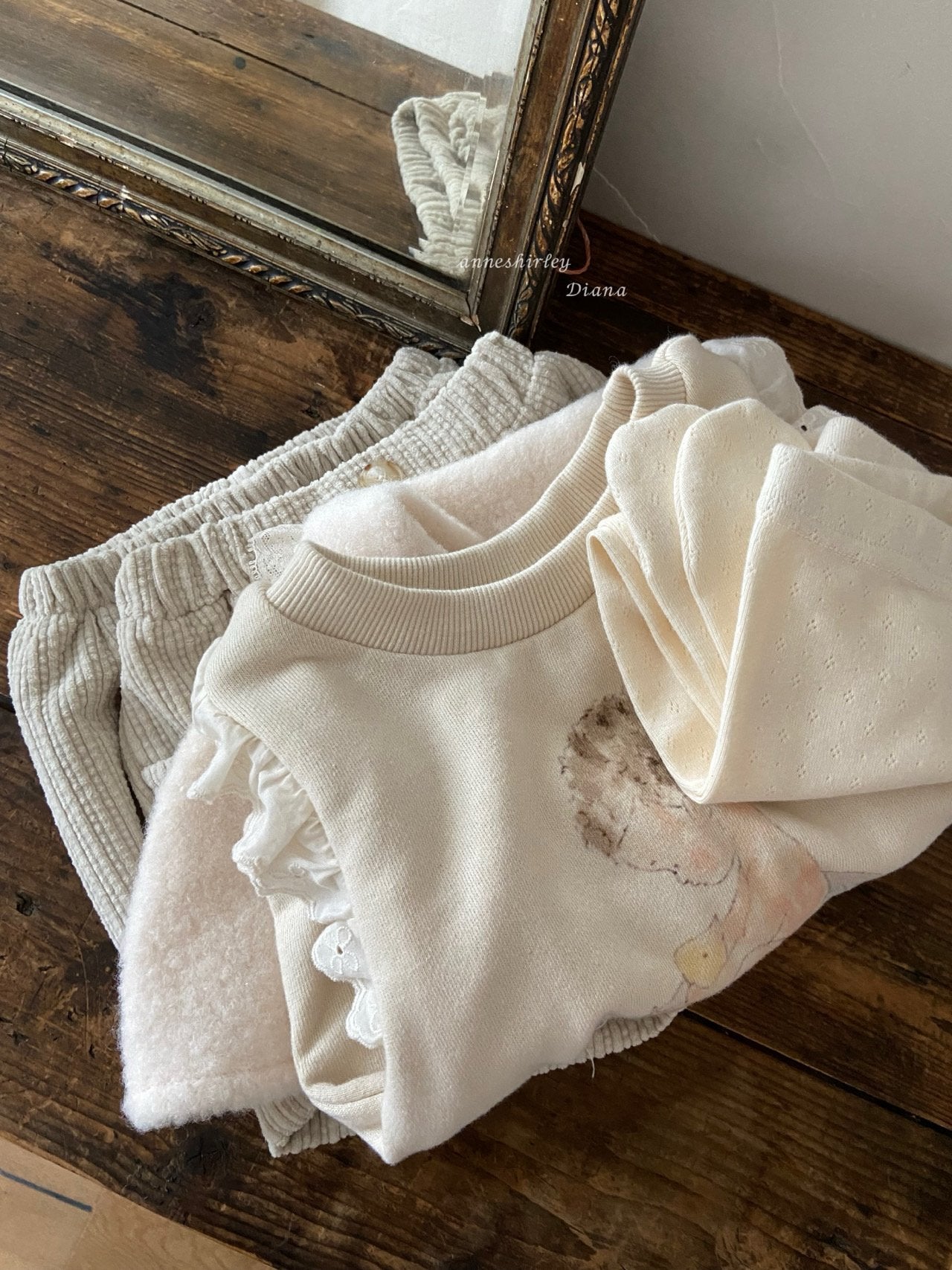 Eyelet footed leggings