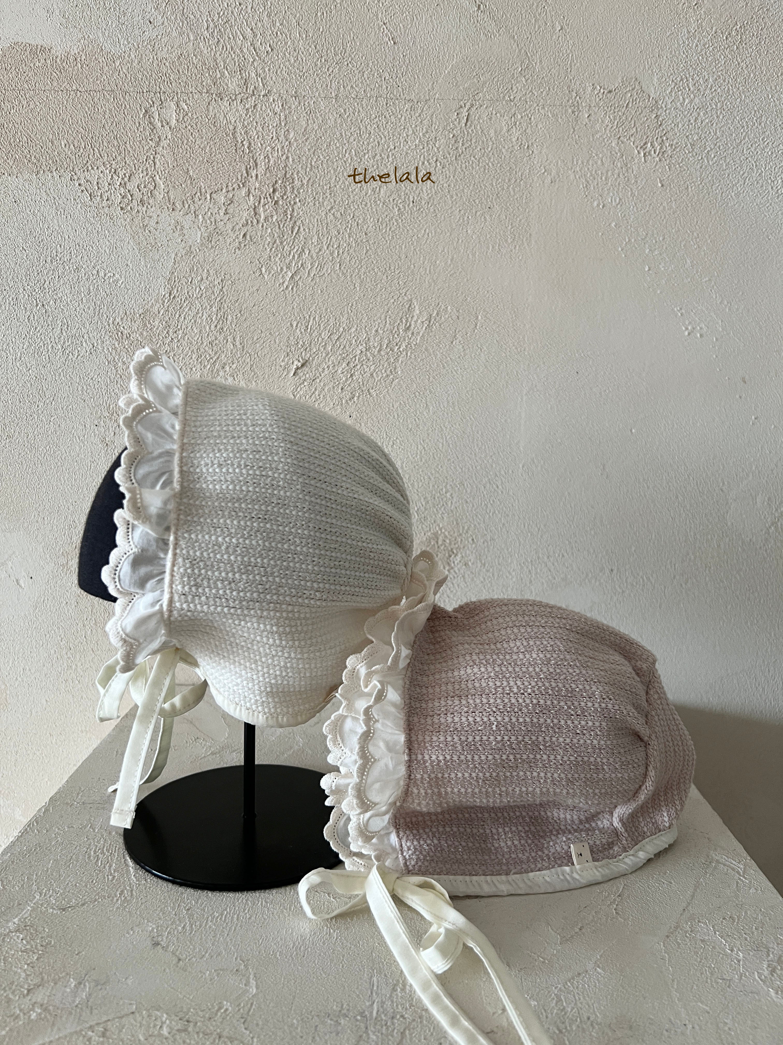 Sera frill bonnet