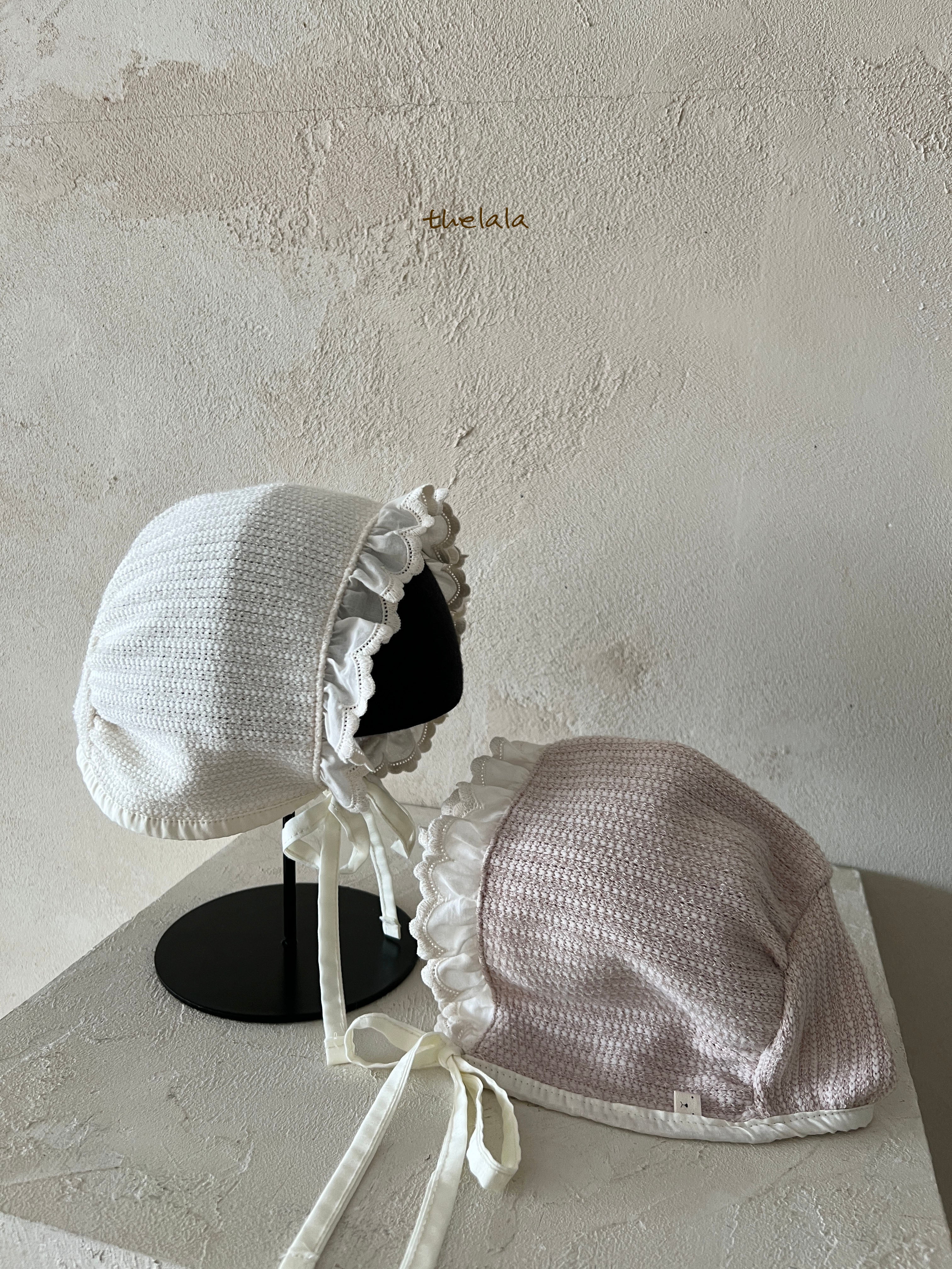 Sera frill bonnet